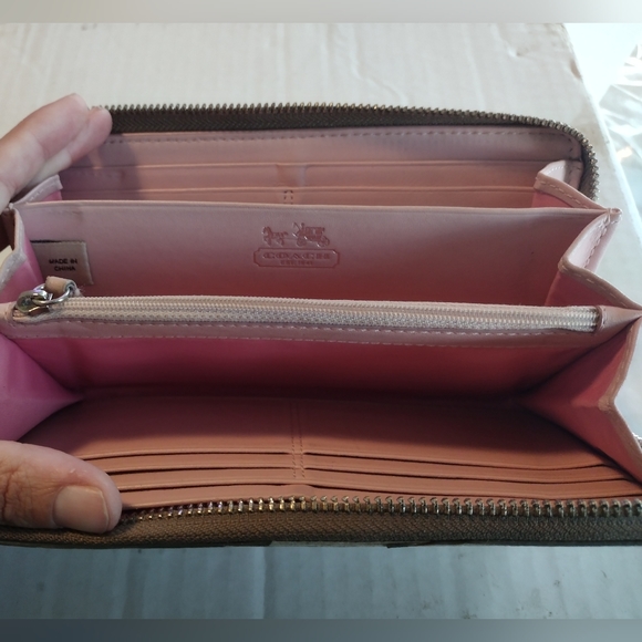 Coach wallet - Picture 2 of 8